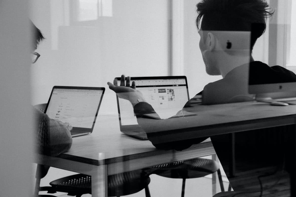 Adoptez une bonne posture pour travailler avec une hernie discale cervicale 